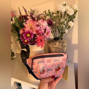 Gucci Belt Bag / Crossbody – Adjustable Strap
